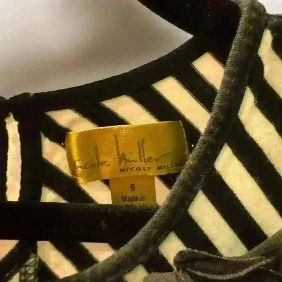 Nicole Miller Girls Sleeveless Chevron Striped Tank Top Size 5 - Picture 3 of 4